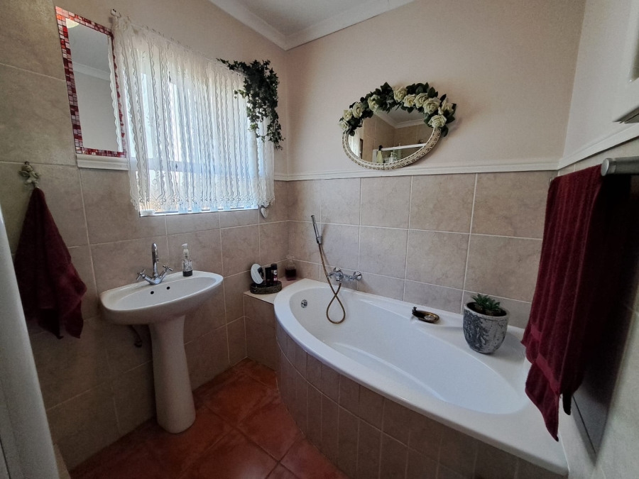 3 Bedroom Property for Sale in Waterval East North West